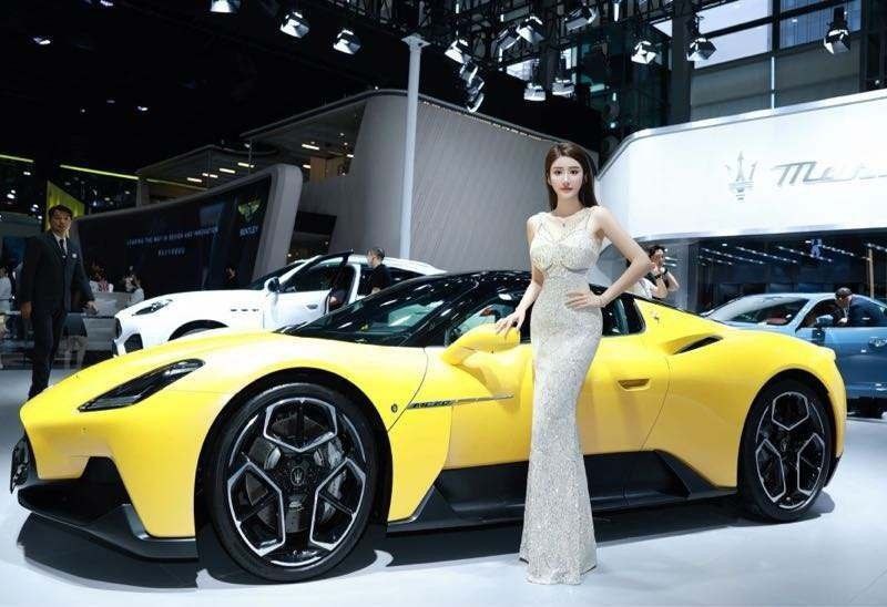 南昌外围 175 气质车模